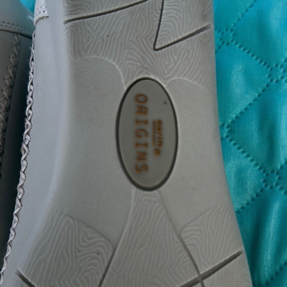 Earth Origins White Slip-On Flats with Cutout Design - Picture 5 of 5